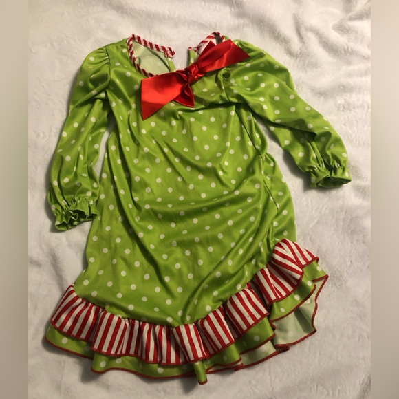 Laura dare 2T Grinch themed nightgown - Picture 1 of 6